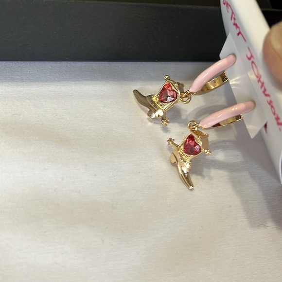 Betsey Johnson Cowboy Boot Enamel Huggie Hoop Earrings PINK NWT - Picture 3 of 4